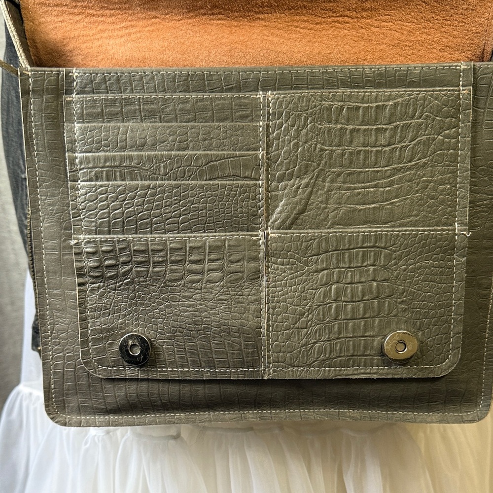 Soy Nica Embossed Gray Crossbody Bag - Picture 3 of 9